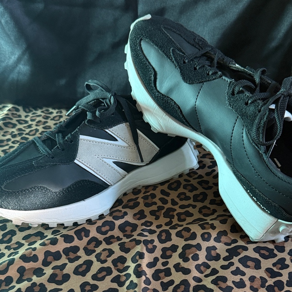 New Balance 327 Black and White Athletic Shoes